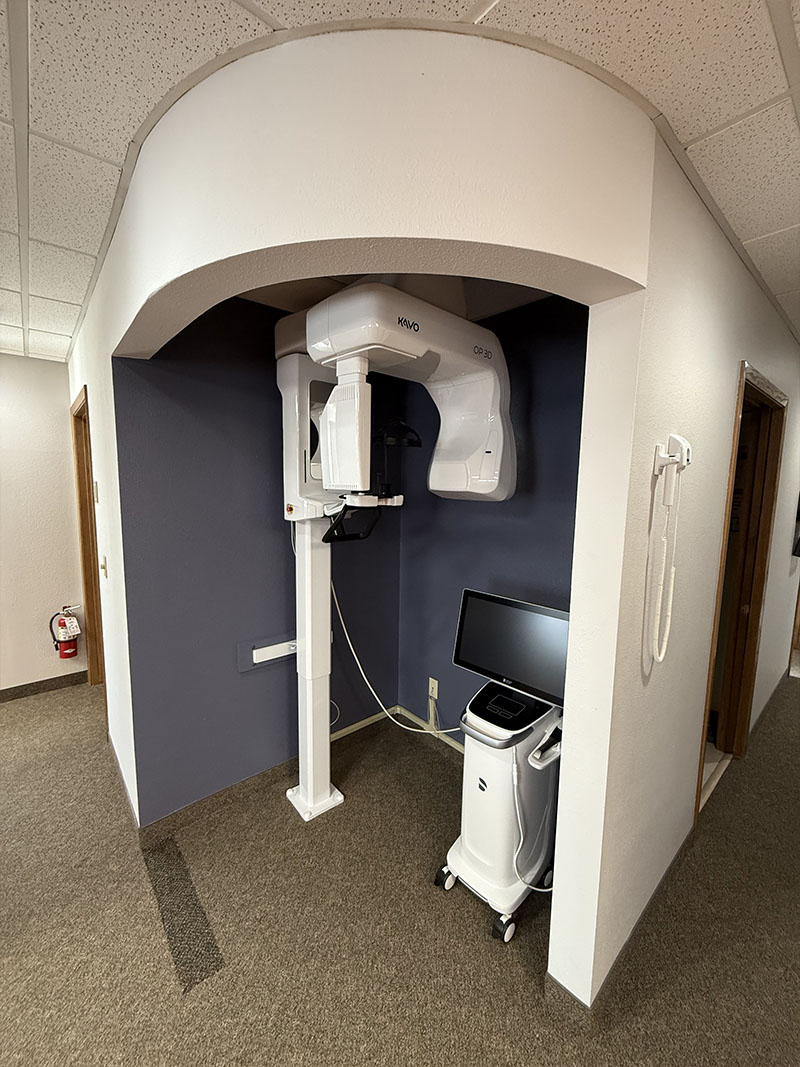The image shows a medical room with a large, curved ceiling and a dedicated space for medical equipment, including a large overhead light and an attached monitor.
